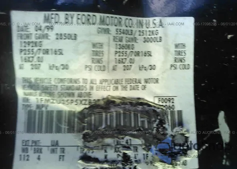 1999 Ford Explorer из США, поврежденный, VIN 1FMZU35P5XZB27430